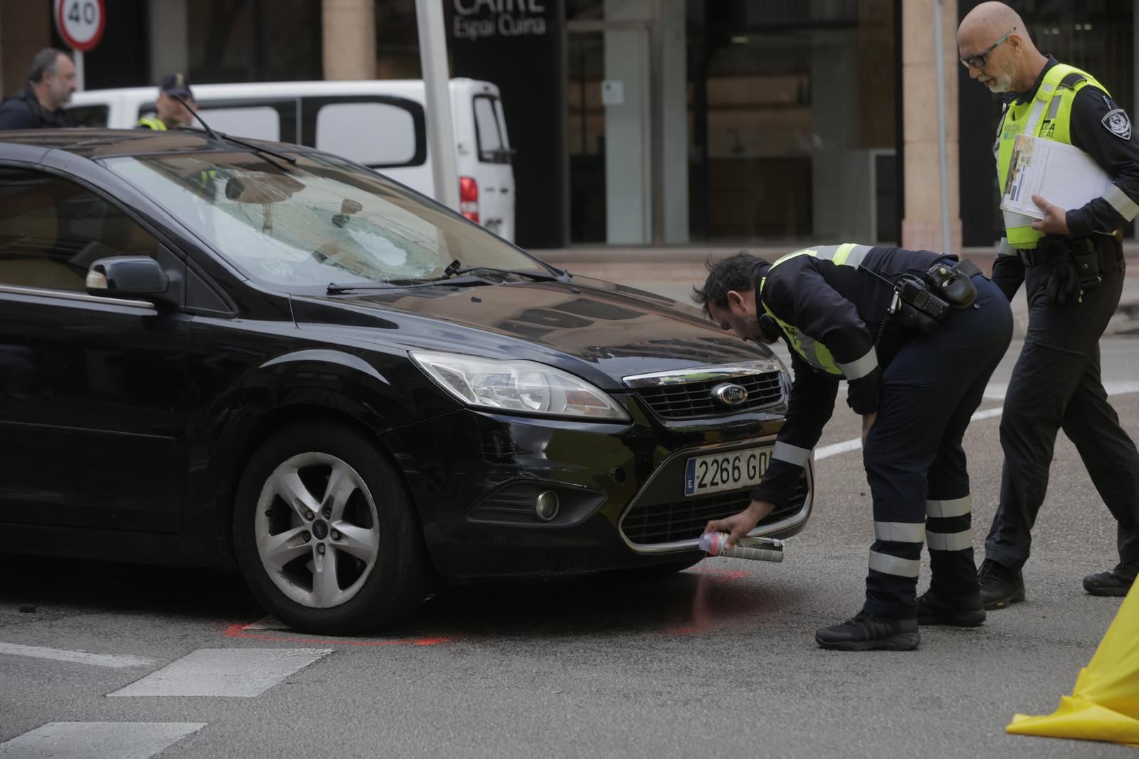 Un peatón, herido crítico al ser atropellado por un coche en la rotonda del Conservatorio, en Palma
