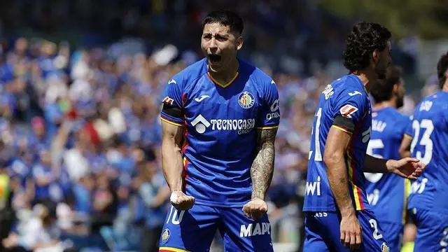 El Getafe toma la delantera con un gol de Vázquez a pase de Satriano