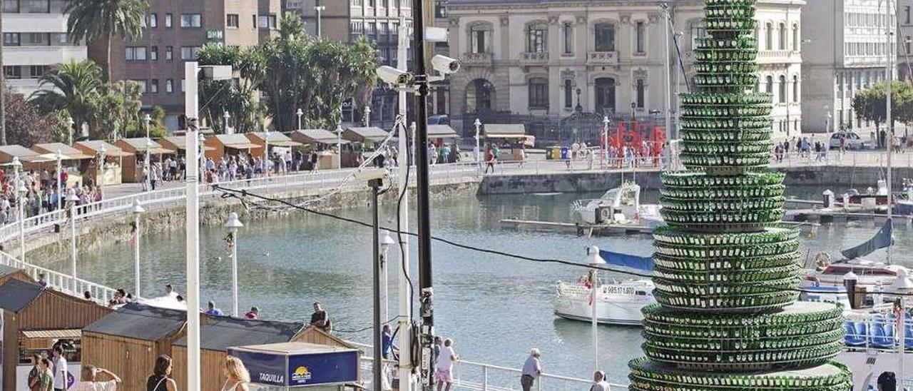 Cámaras de videovigilancia instaladas en la zona del Puerto Deportivo.