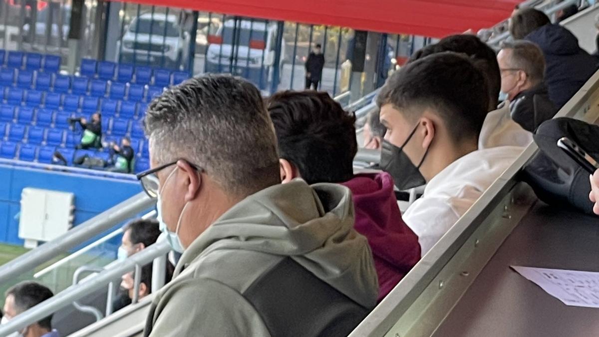 Pedri viendo el Barça B