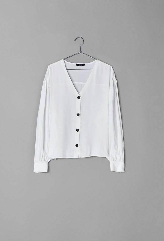 Camisa blanca de Bershka con botones negros