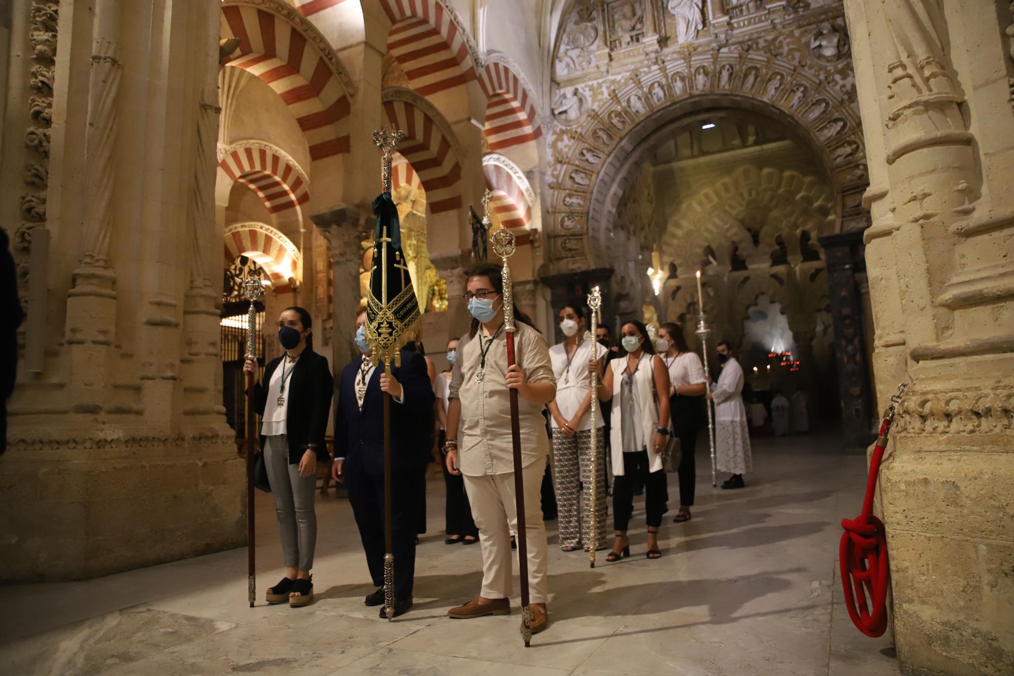 El Vía Lucis de la Virgen de la Fuensanta recoore el Patio de los Naranjos