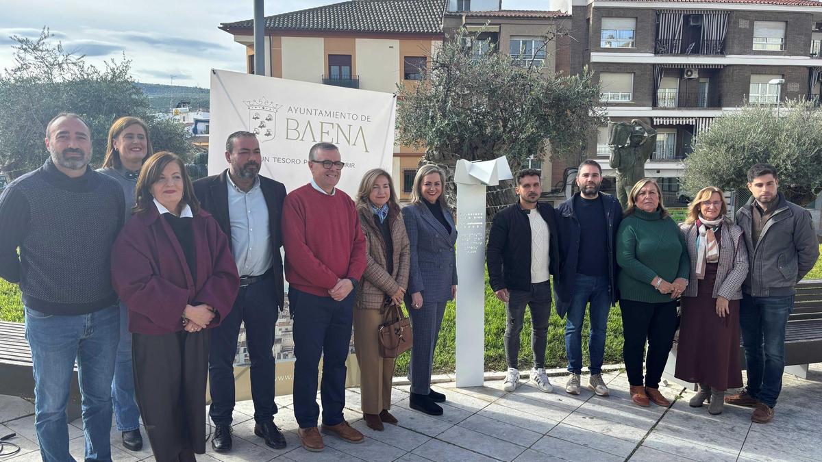 Inauguración de la señalización de las escultas de Paco Ariza en Baena.
