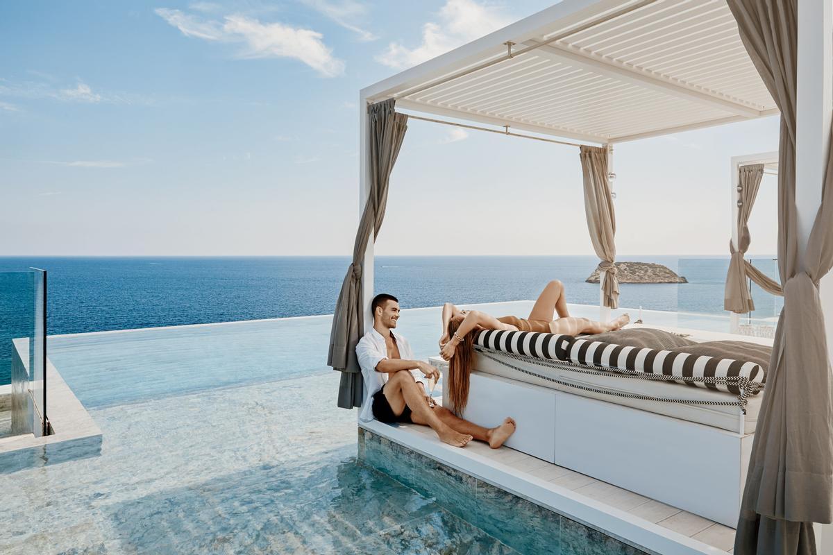Bless Hotel Ibiza es uno de los mejores hoteles de la isla con day pass para residentes.