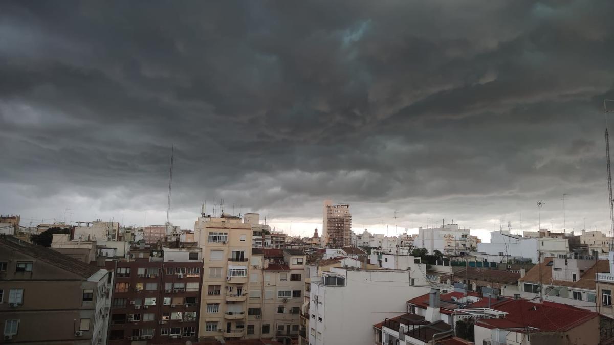 Cielo con nubes negras en Valencia, el pasado 12 de noviembre