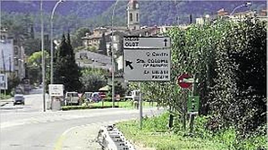 Un tram de la N-141, a l&#039;entrada del municipi d&#039;Anglès.