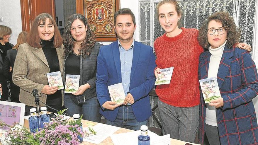 Tres JÓVENES estudiantes presentan su primer poemario conjunto