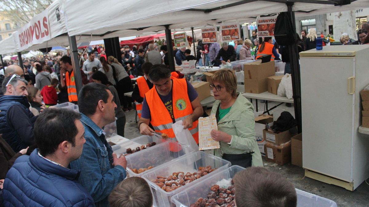 Figueres celebra una nova edició de la Fira del Brunyol de l'Empordà.