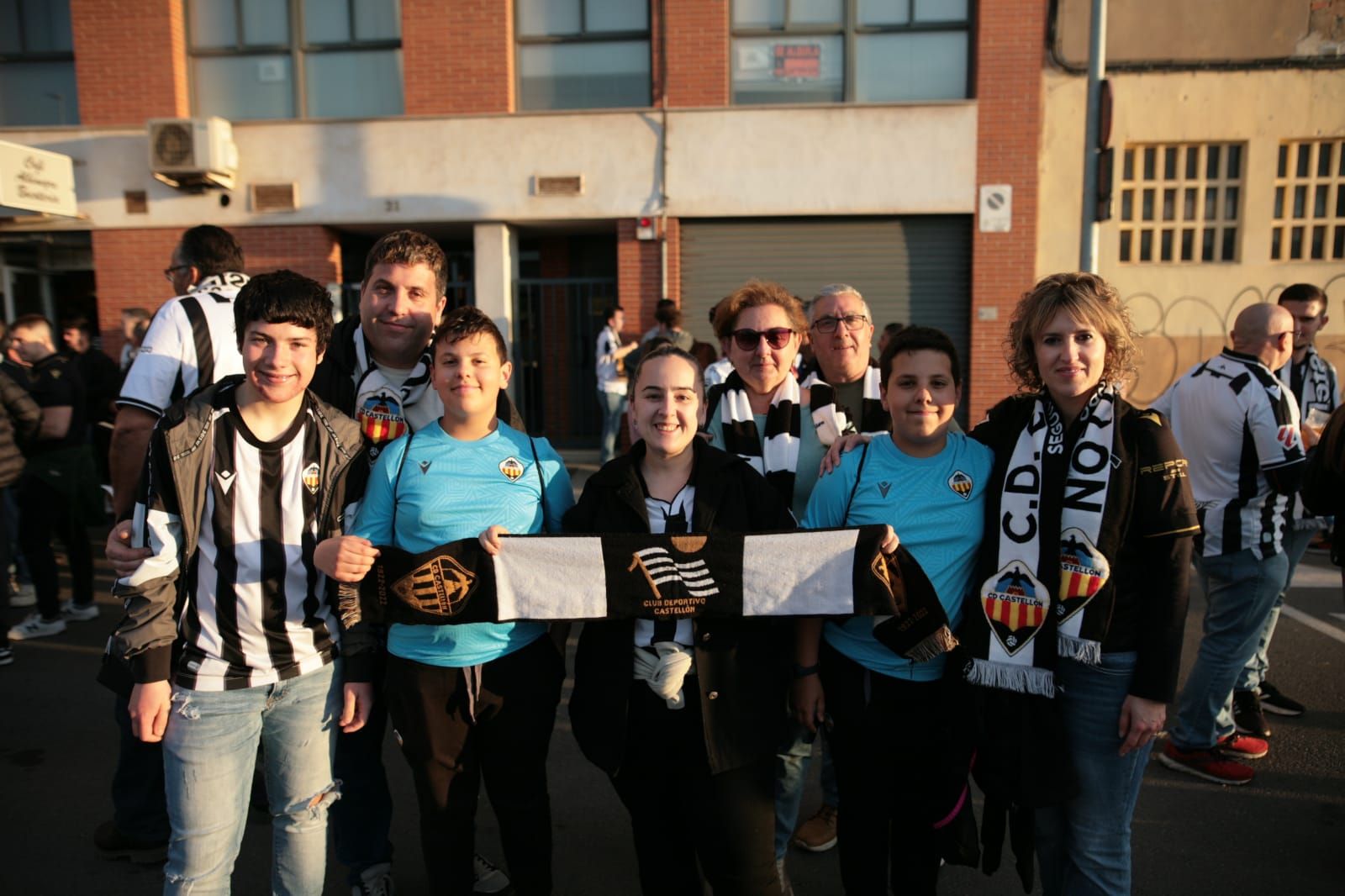 Galería de imágenes: Caluroso recibimiento de la afición al Castellón frente al Almería