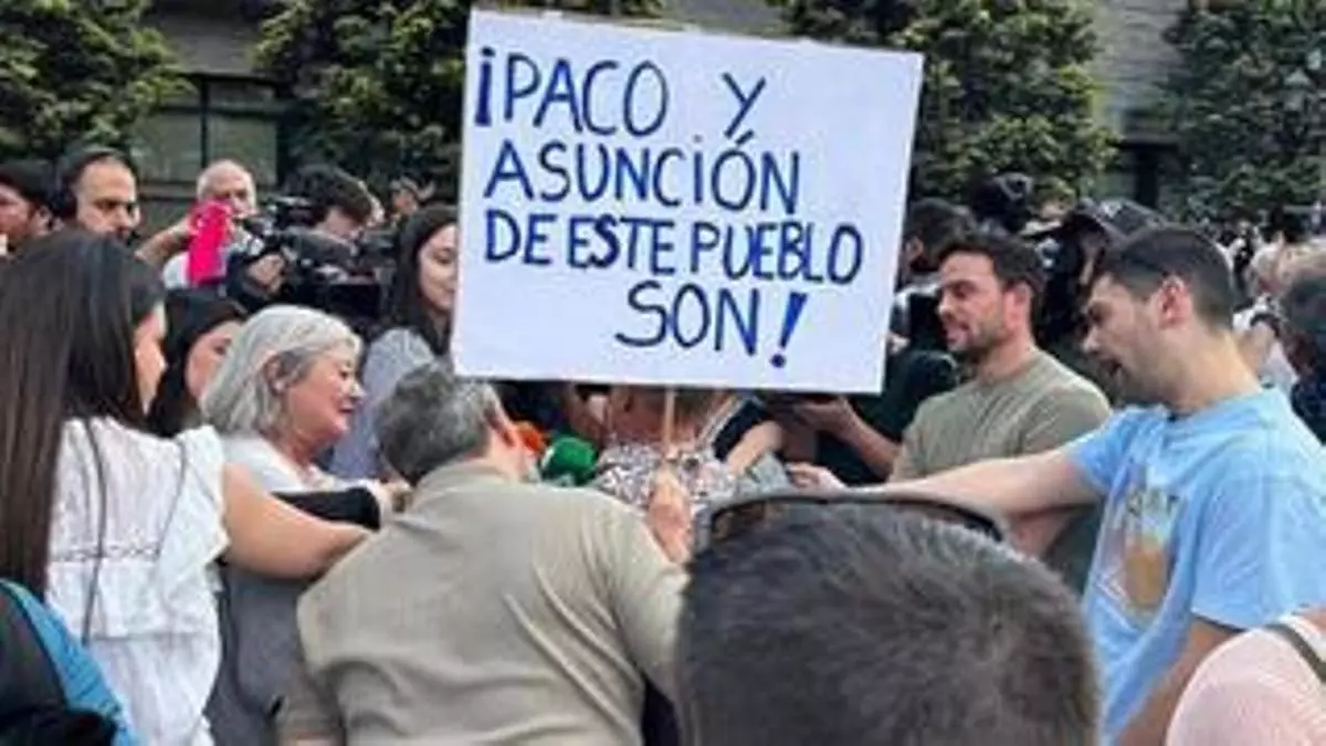 "De este pueblo son, Francisco y Asunción"