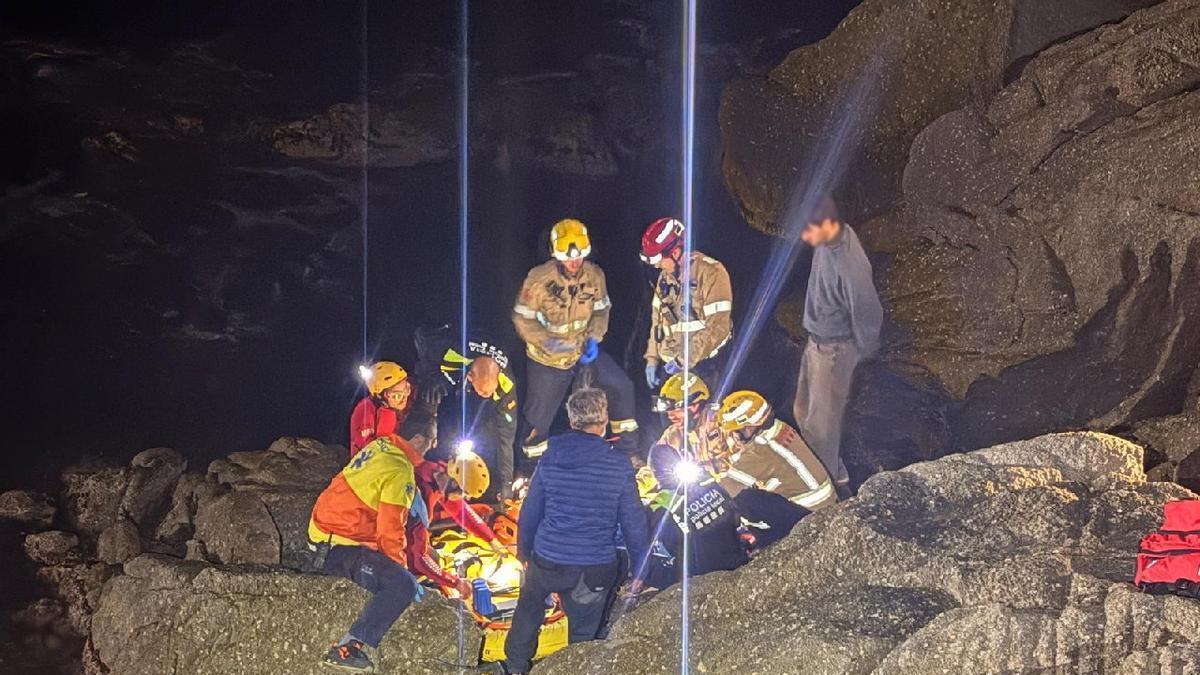 Efectius d'emergències al punt del rescat a Palamós.