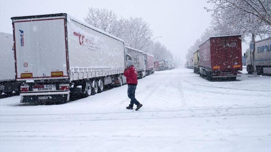 Colapso en Teruel por el bloqueo de camiones en la A-23