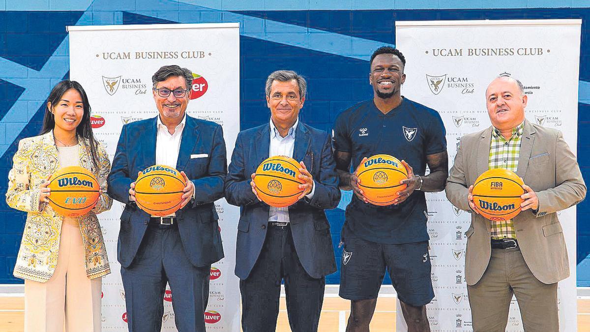 Presentación ayer de ‘El Partido del Recreo’ y de Juver como patrocinador.