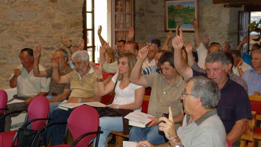 Asamblea de socios del grupo de acción local Adisac-La Voz.