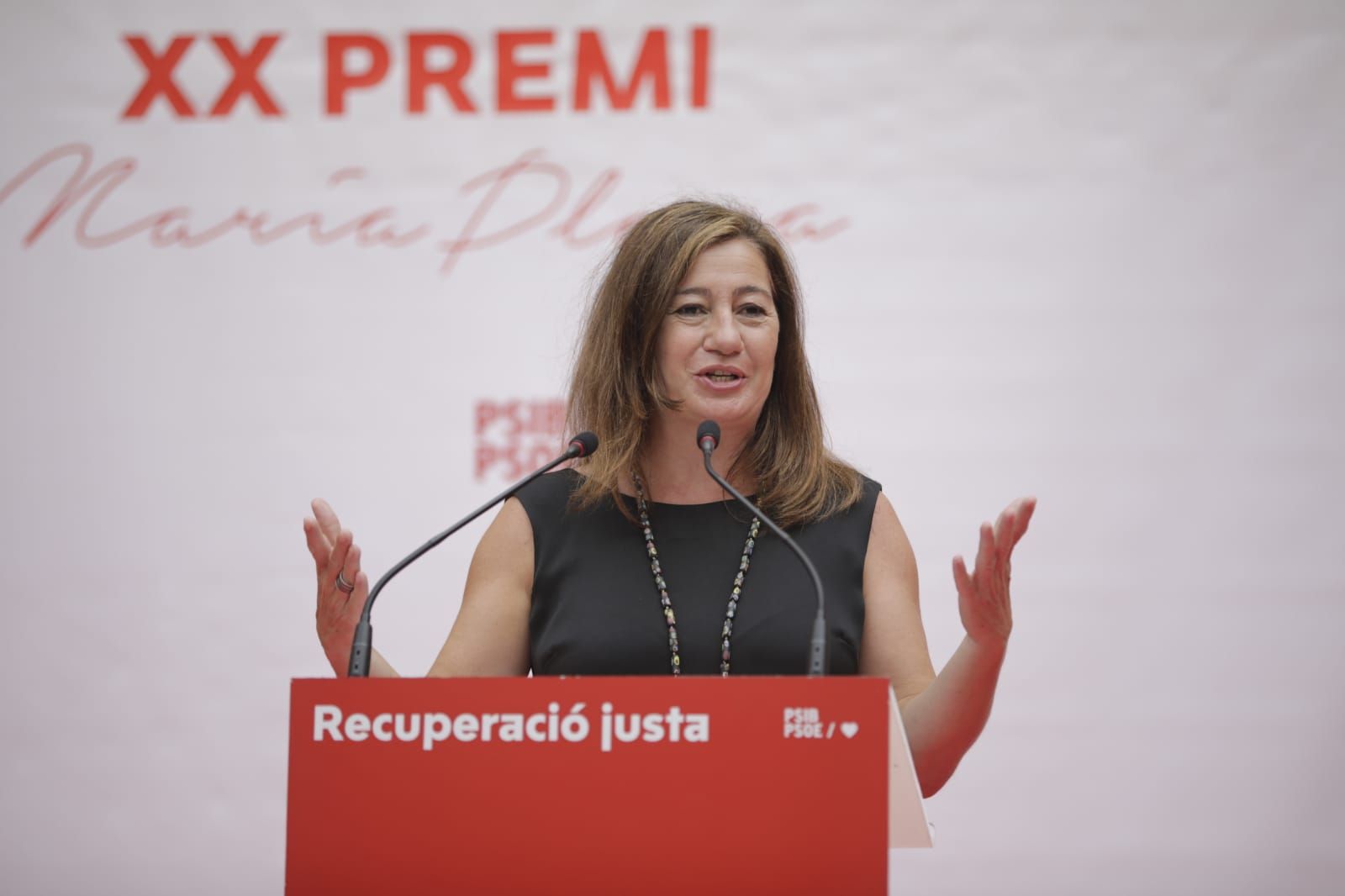 Carmen Calvo asiste a la entrega del premio Maria Plaza del PSIB-PSOE en Inca