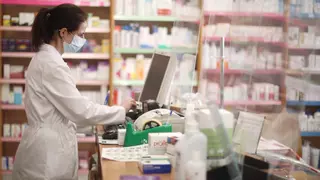 Un 35% de medicamentos en farmacias puede agravar los efectos del calor