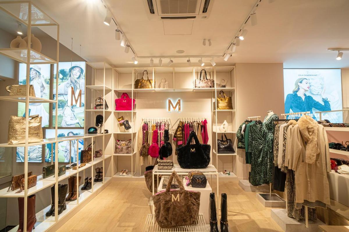 Interior de la tienda de Lola Casademunt en Zaragoza