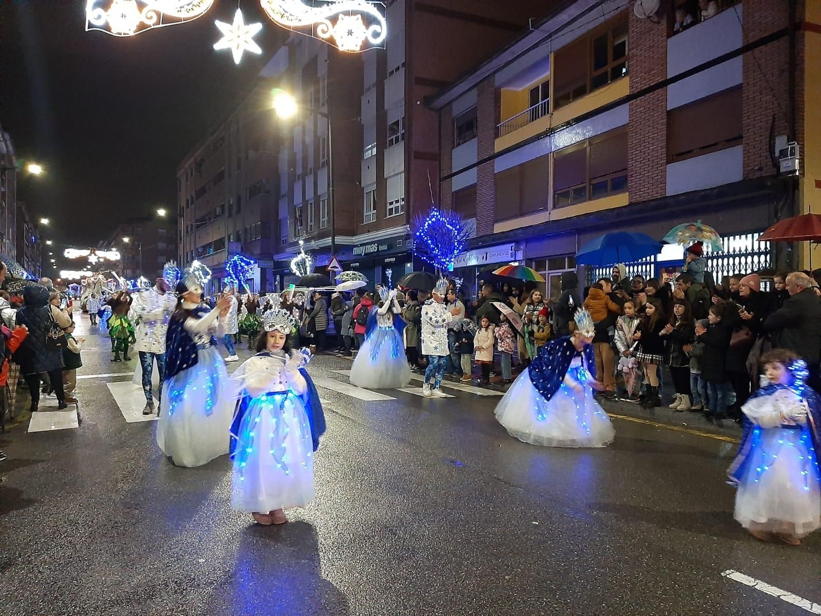 La visita de Papá Noel a El Berrón, en imágenes