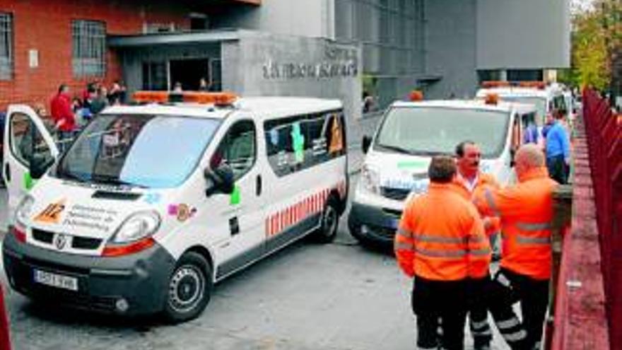 El copago amenaza a 1.600 extremeños que usan cada día las ambulancias no urgentes