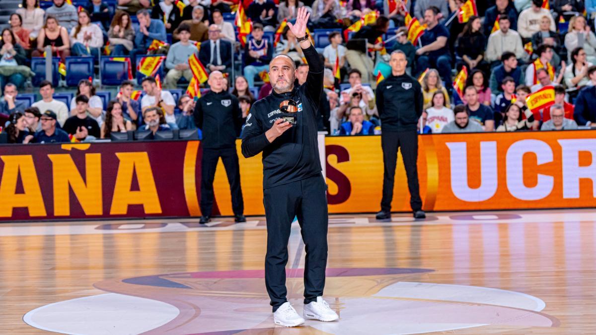 Chus Mateo recibió el premio al mejor entrenador de la temporada pasada