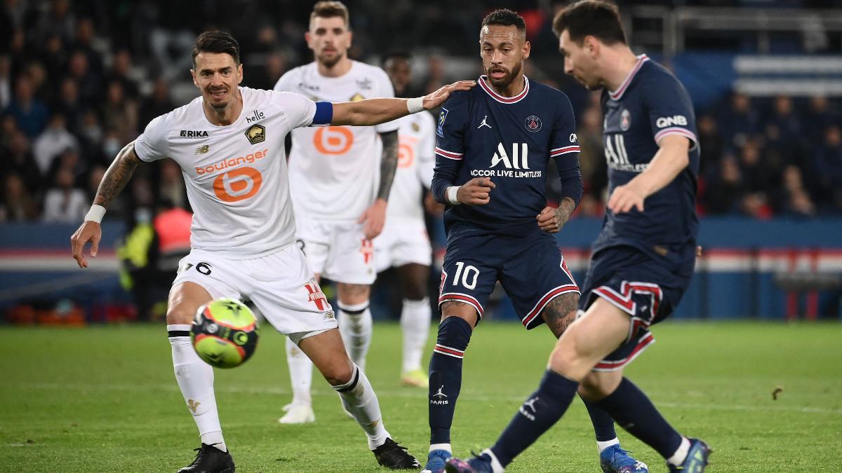 Messi y Neymar, durante el choque ante el Lille