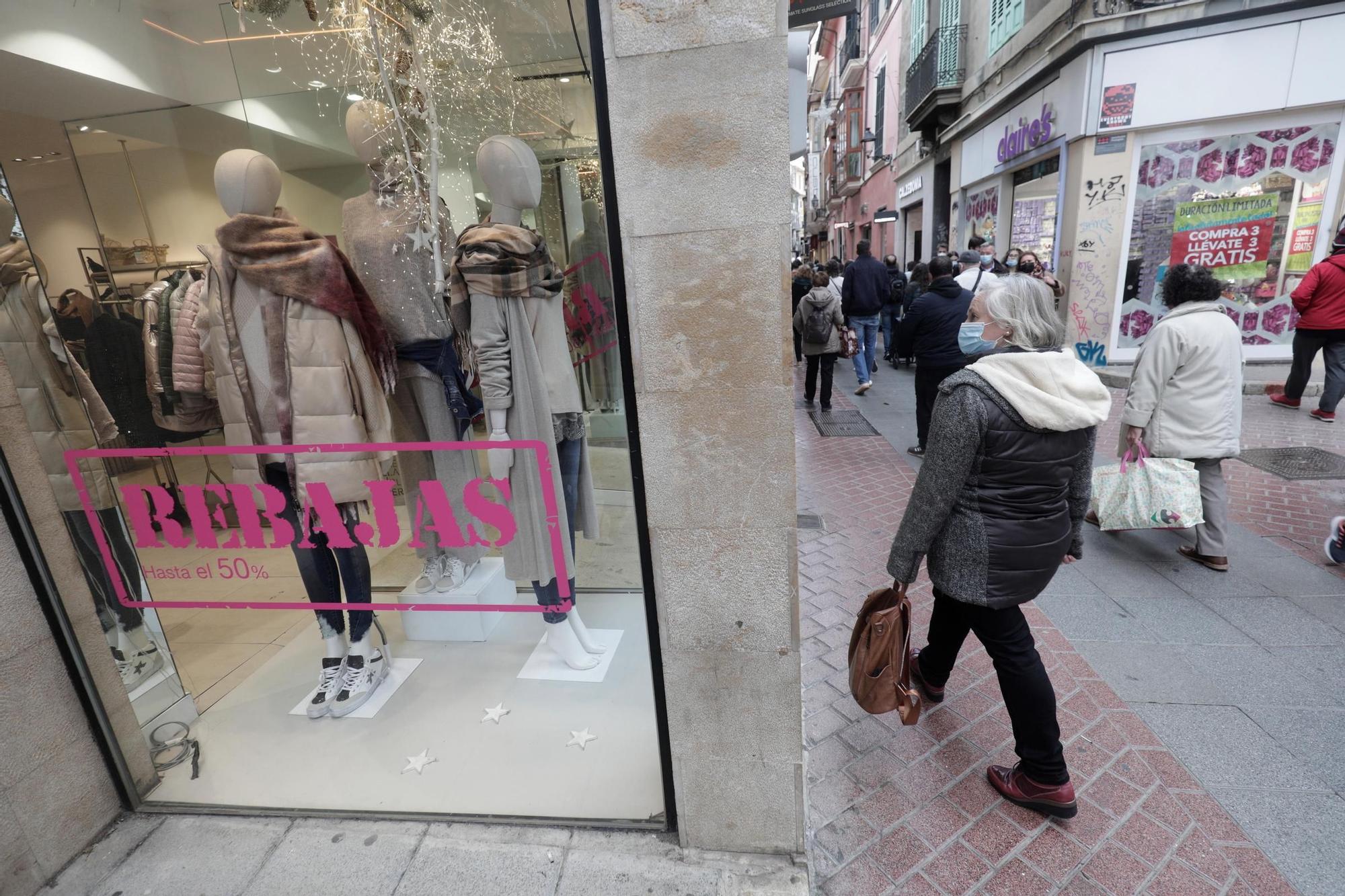 Primer día de rebajas: «Esperamos salvar la temporada de Navidad, que ha sido nefasta»