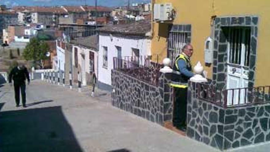 Dos hombres disparan contra la fachada de una vivienda del barrio pacense de Cerro de Reyes