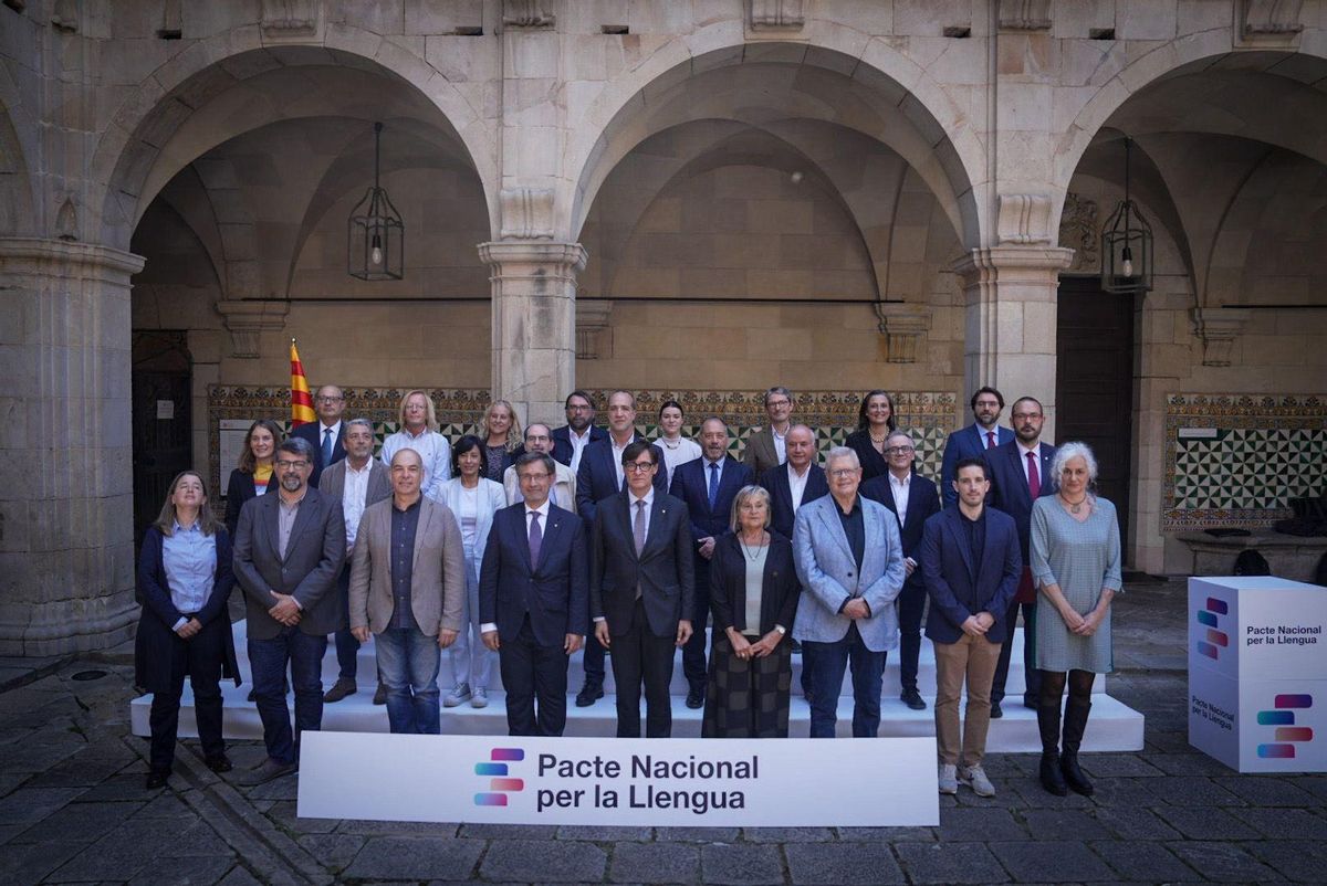 Firma del Pacte Nacional per la Llengua
