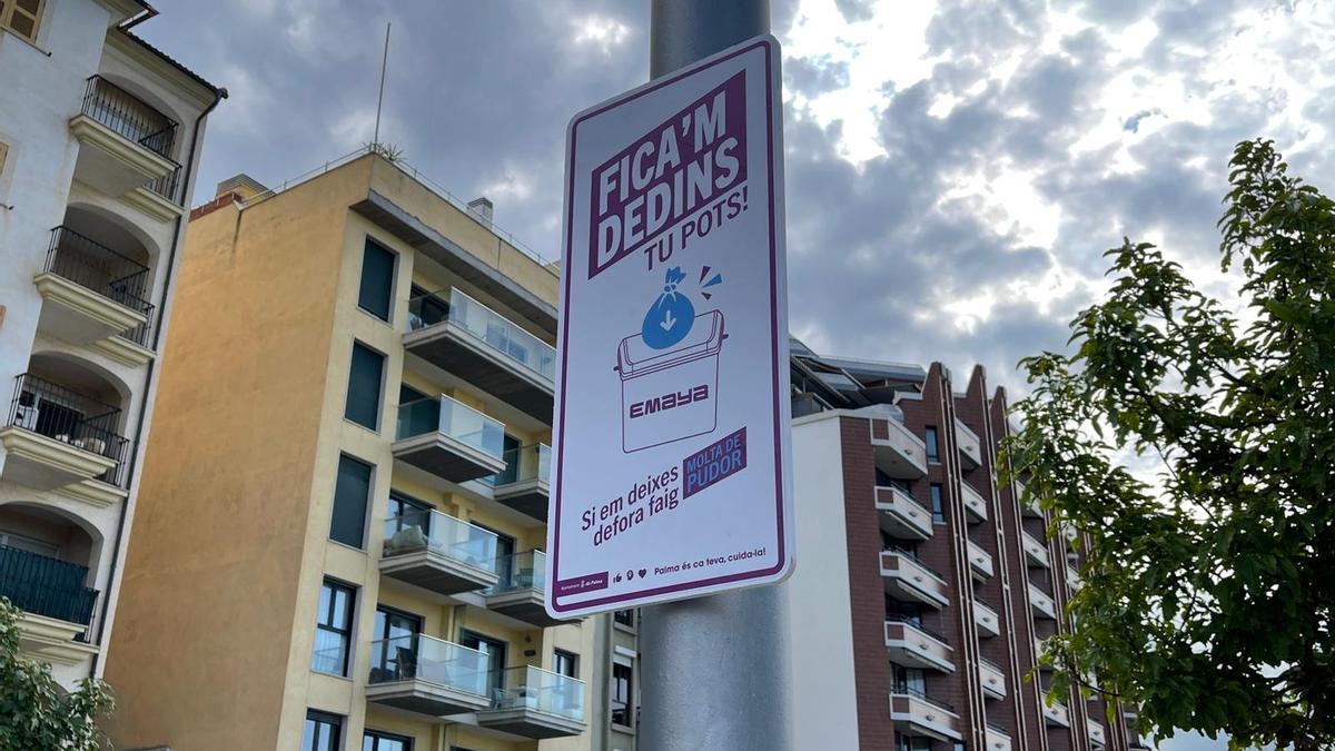 Uno de los 215 carteles que se van a repartir por la ciudad.