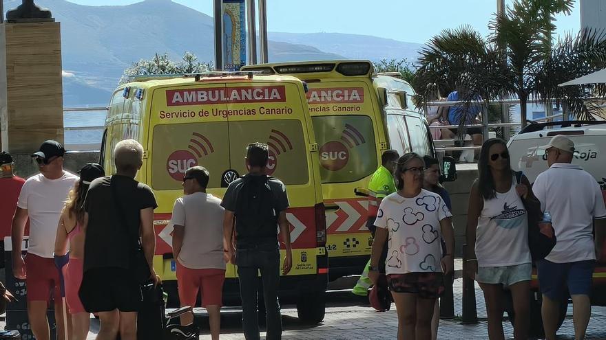 Salvan la vida a una mujer en Las Canteras