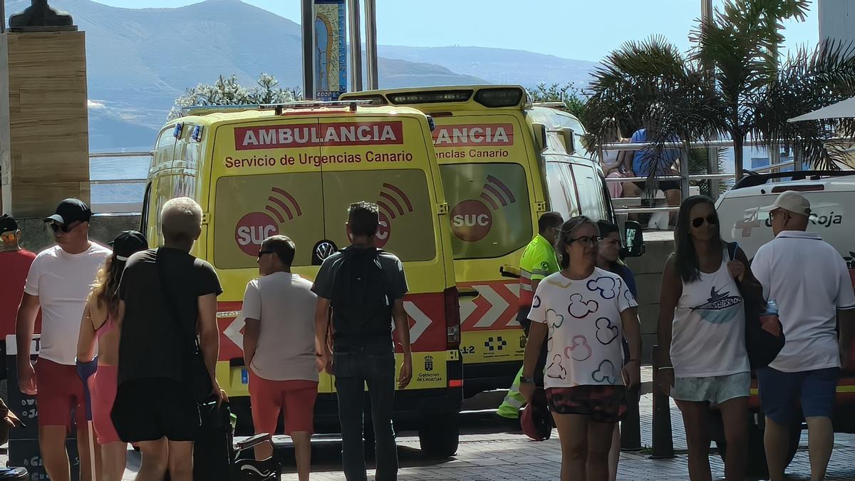 Salvan la vida a una mujer en Las Canteras