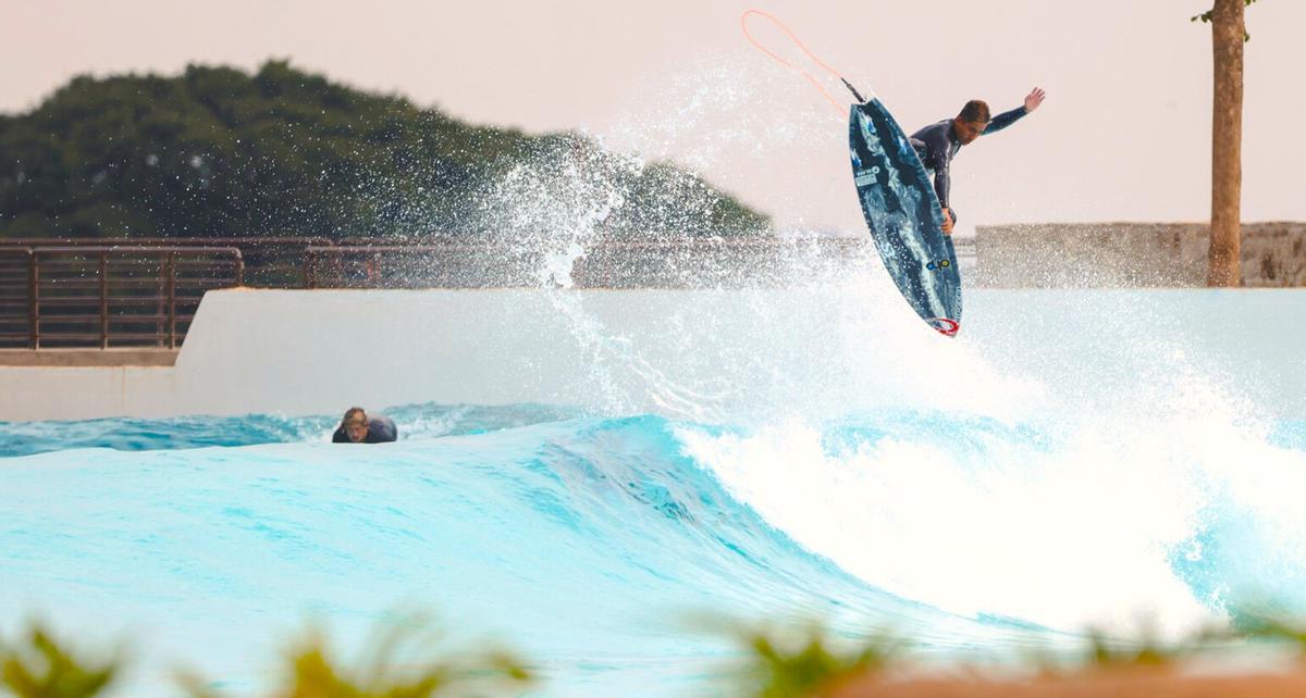 El proyecto Wavegarden ofrece a los entusiastas del surf una experiencia incomparable