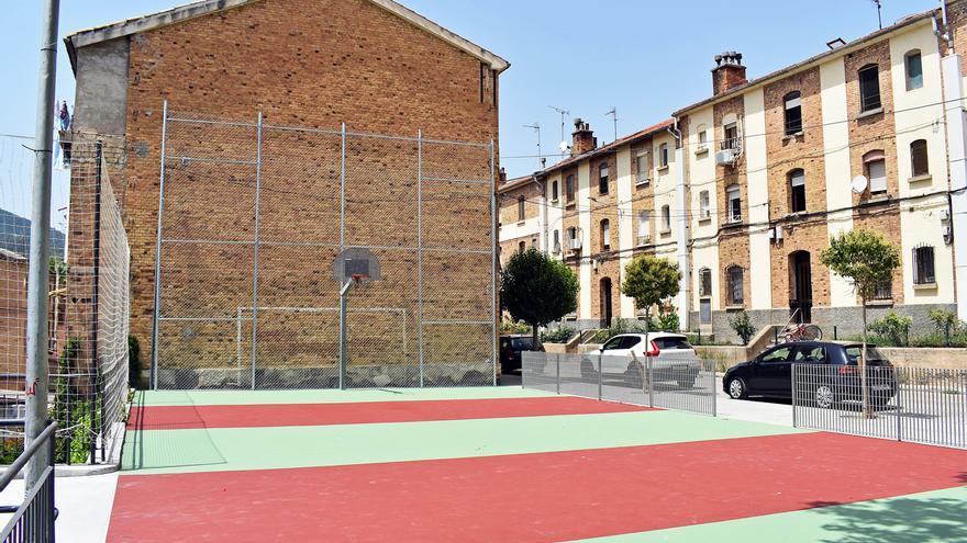 Súria renova la pista esportiva del barri de Santa Maria