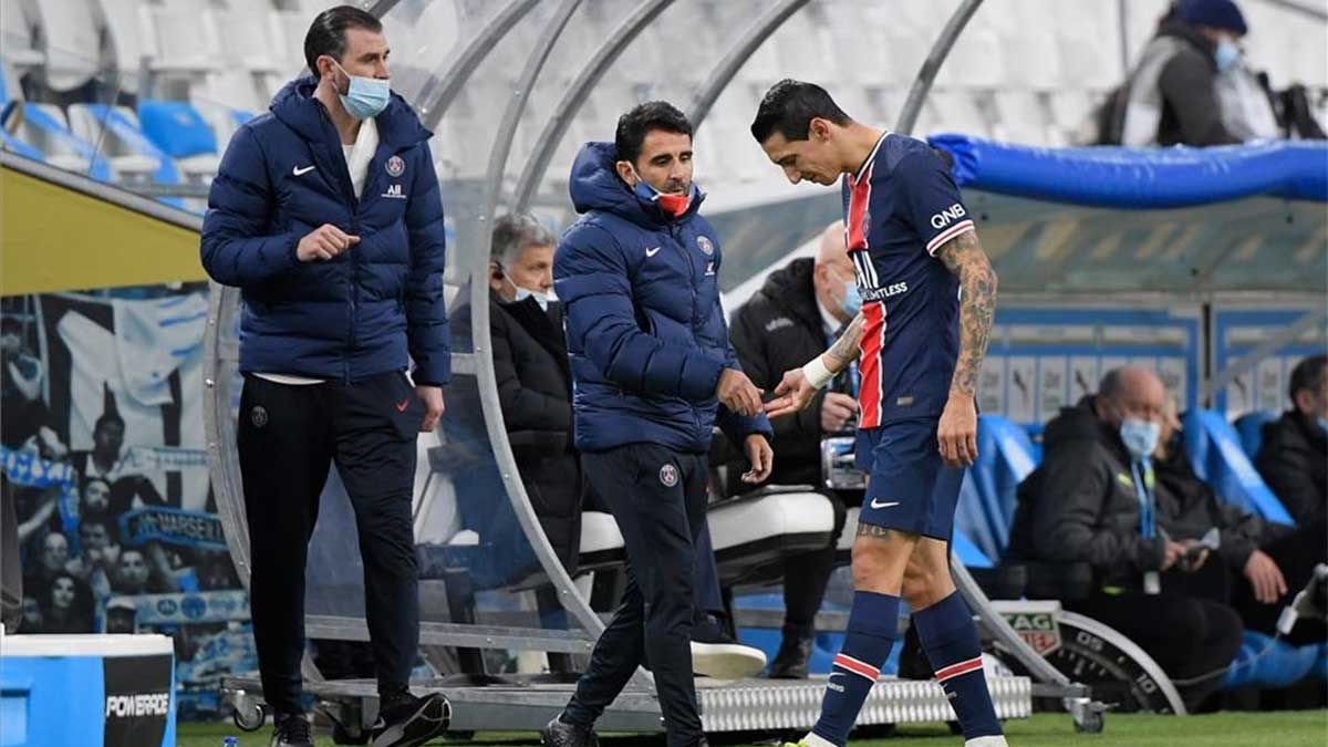 Di María retirándose del terreno de juego