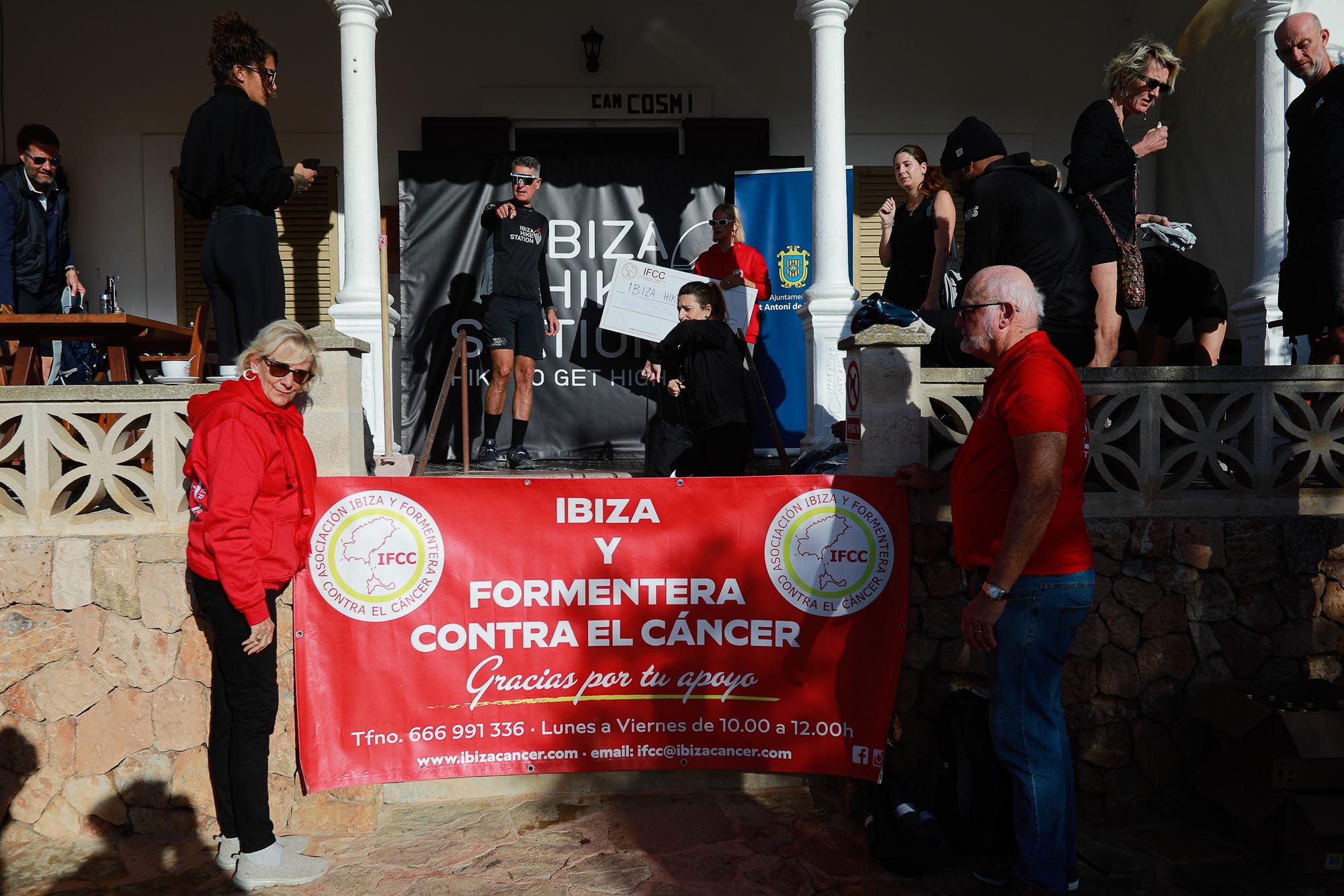 Ibiza Hikes Station celebra una caminata y limpieza de monte a favor de IFCC