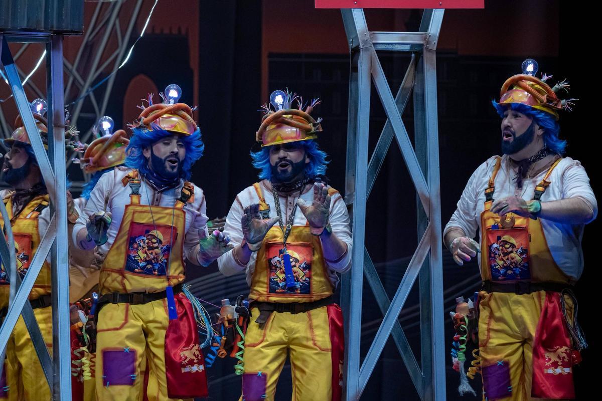 Actuación de la murga Los Mirinda