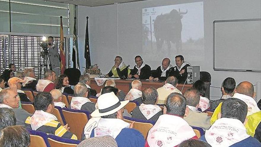 Una convivencia acerca a discapacitados con el mundo del campo y del toro bravo