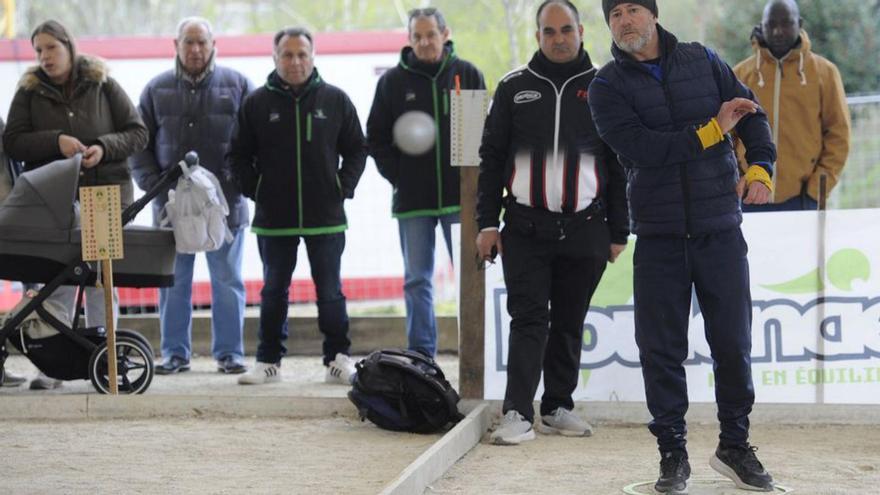 Teis A Vigo gana el torneo de petanca