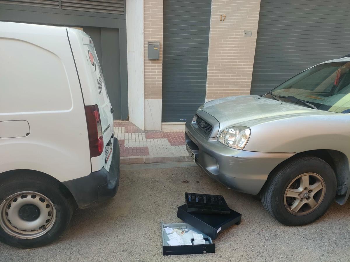 Caja registradora recuperada en la calle.
