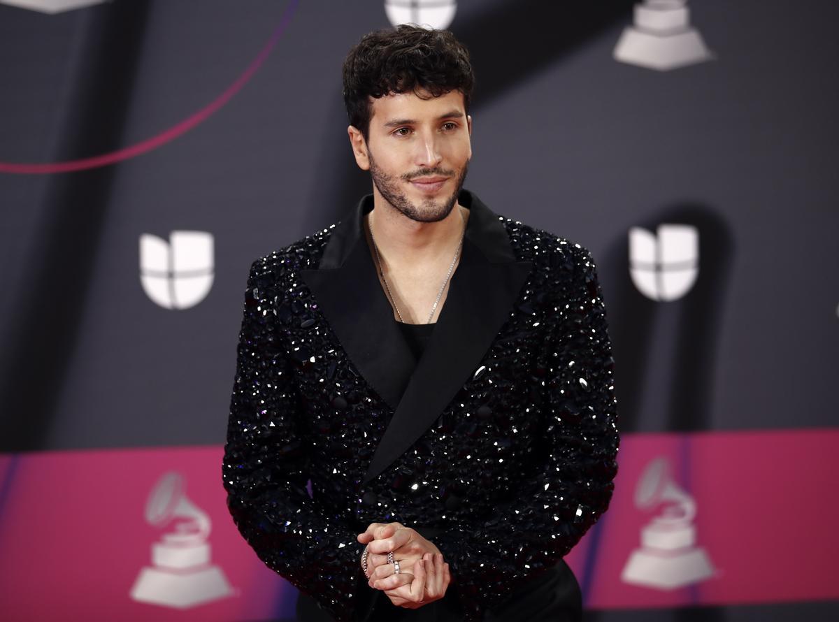 Las Vegas (United States), 17/11/2022.- Colombian singer Sebastian Yatra arrives on the red carpet prior to the 23rd Annual Latin Grammy Awards at the Michelob Ultra Arena at Mandalay Bay in Las Vegas, Nevada, USA, 17 November 2022. The Latin Grammys recognize artistic and/or technical achievement, not sales figures or chart positions, and the winners are determined by the votes of their peers - the qualified voting members of the Latin Recording Academy. (Estados Unidos) EFE/EPA/CAROLINE BREHMAN