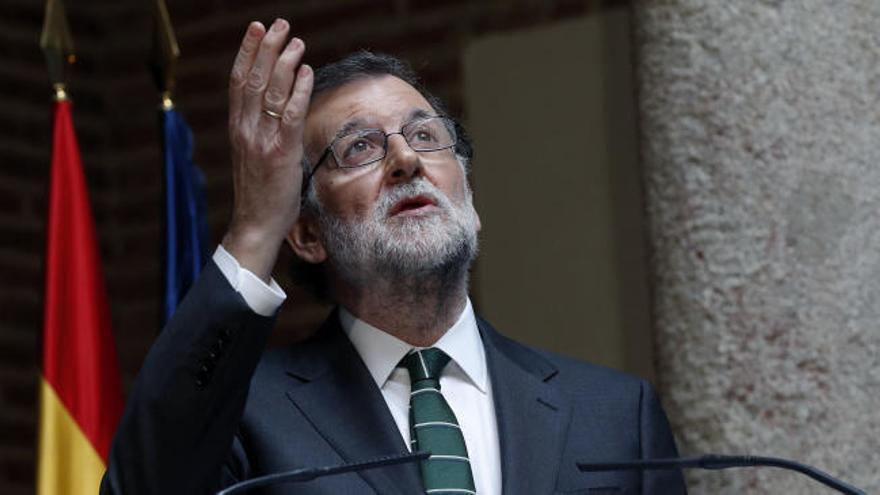 Rajoy hace suyas las palabras de Cospedal a las víctimas del Yak-42