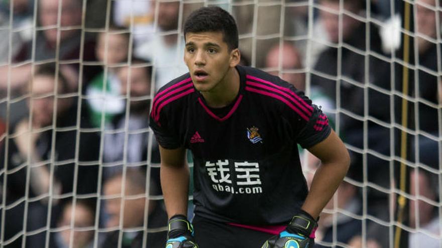 El portero de la Real Gerónimo Rulli, en el Camp Nou ante el Barça.