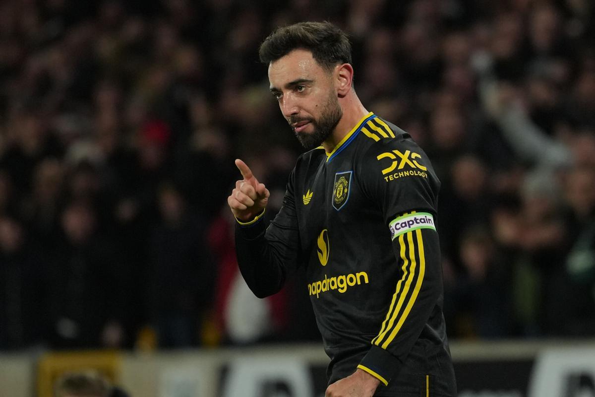 Manchester United's Bruno Fernandes celebrates after scoring during the Premier League soccer match between Wolverhampton Wandere and Manchester United in Wolverhampton, England Monday, Dec. 8, 2025. (AP Photo/Dave Shopland)