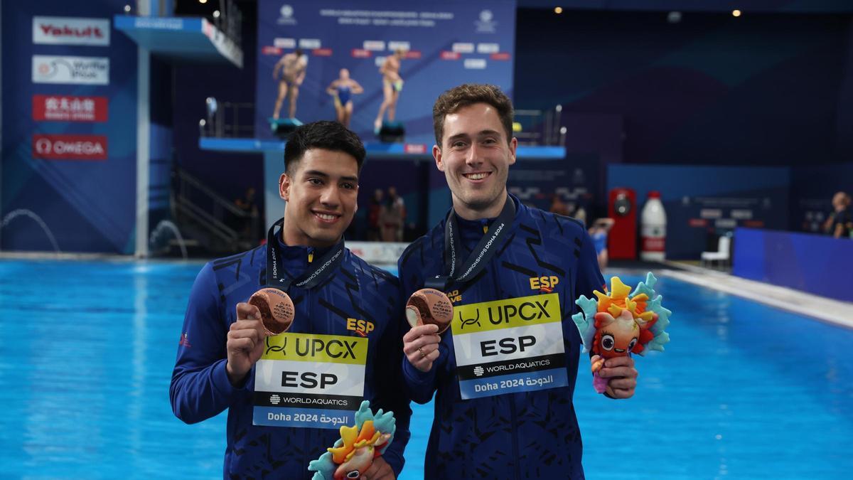 Nicolás García Boissier y Adrián Abadía con el bronce mundial logrado en Doha.