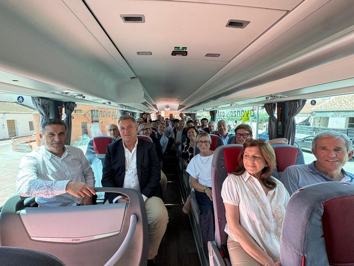 La Generalitat presenta en Los Montesinos una nueva ruta de autobuses en la Vega Baja