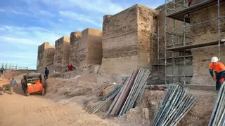 Descubren el suelo original del Castillejo de Monteagudo, una ventana en una de las torres y un mirador