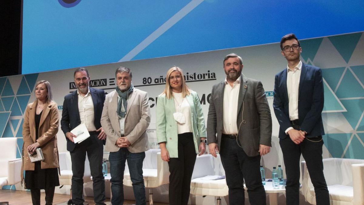 Los alcaldes de Ibi, Villena, Novelda, Petrer y Crevillent, junto a la moderadora, María Pomares, de INFORMACIÓN