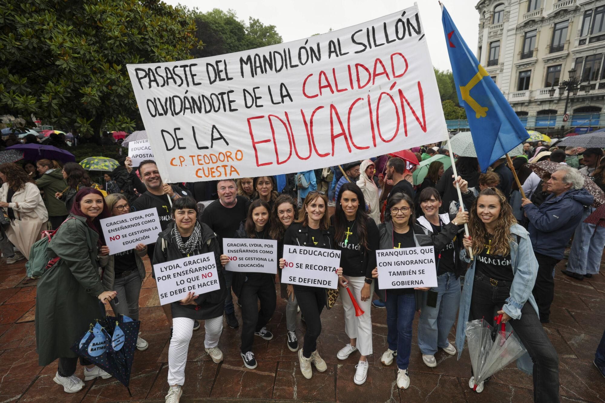 EN IMÁGENES: Así fue la gran manifestación de profesores por la enseñanza pública asturiana