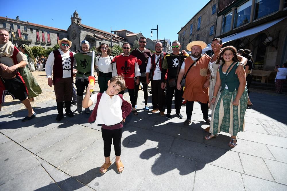 Miles de asistentes consolidan la Feira Franca como una de las fiestas históricas más destacadas de Galicia