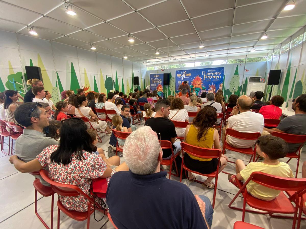 El pabellón de la Feria del Libro estaba repleto de familias